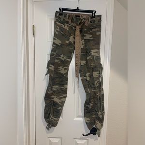 Perfect pair of camo pants.  Low ride with leg pockets back pockets and ties